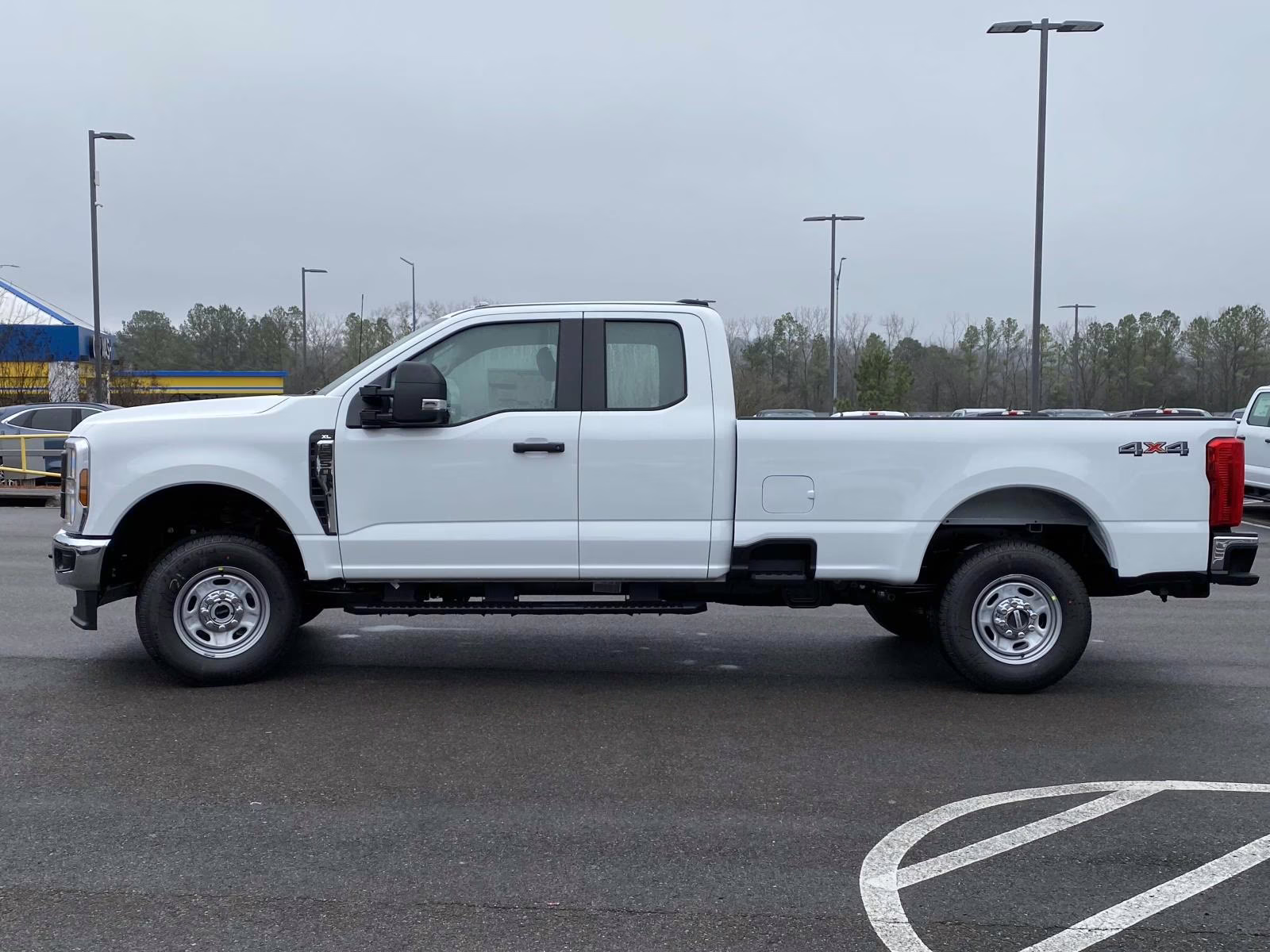 2026 Oxford White Ford Super Duty F-250 SRW XL 4X4 Truck