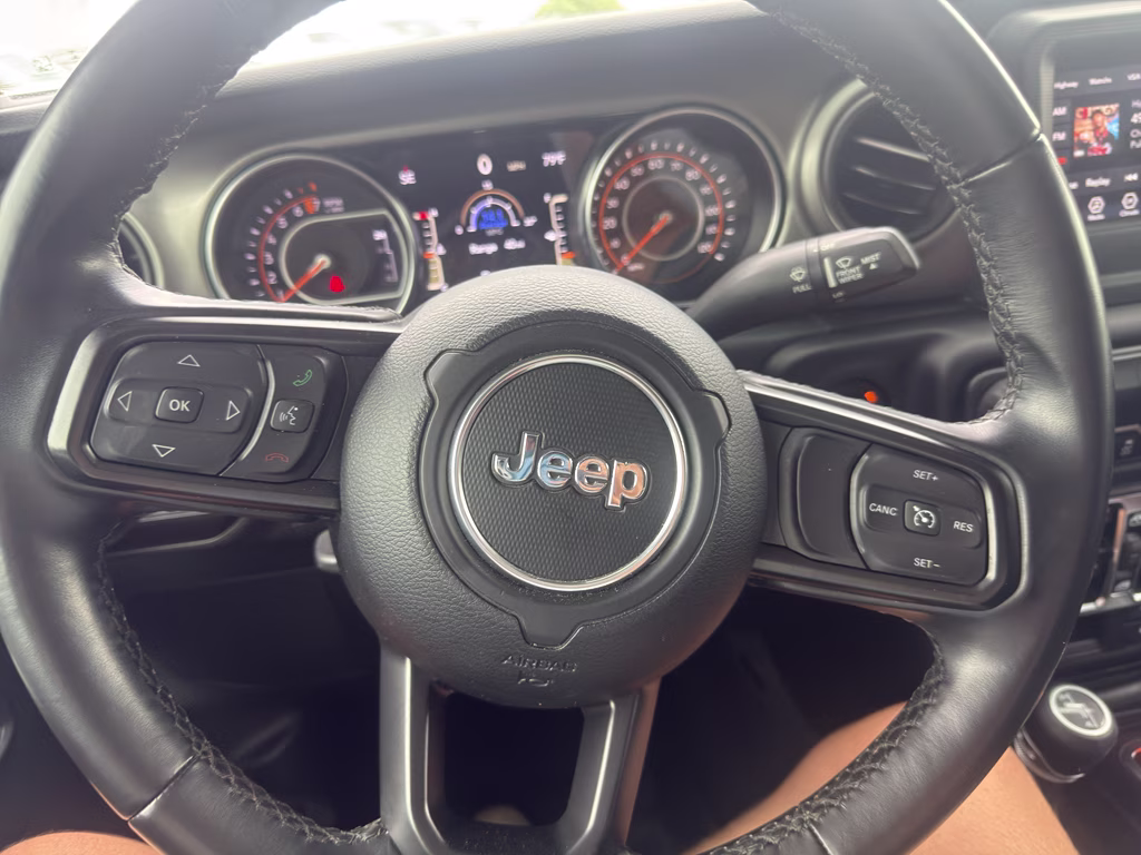 2021 Bright White Clearcoat Jeep Gladiator Sport S 4X4 Truck