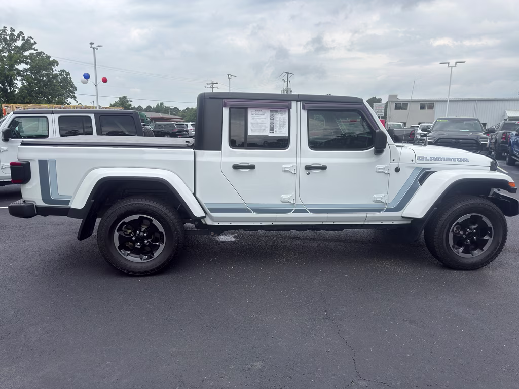 2021 Bright White Clearcoat Jeep Gladiator Sport S 4X4 Truck