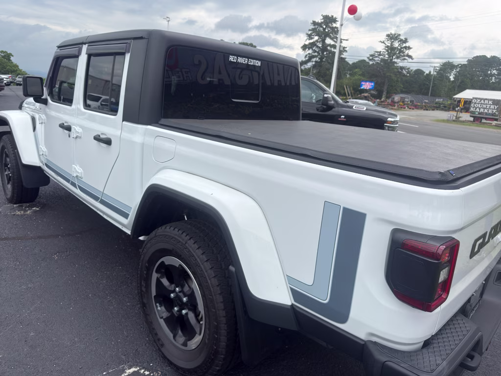 2021 Bright White Clearcoat Jeep Gladiator Sport S 4X4 Truck