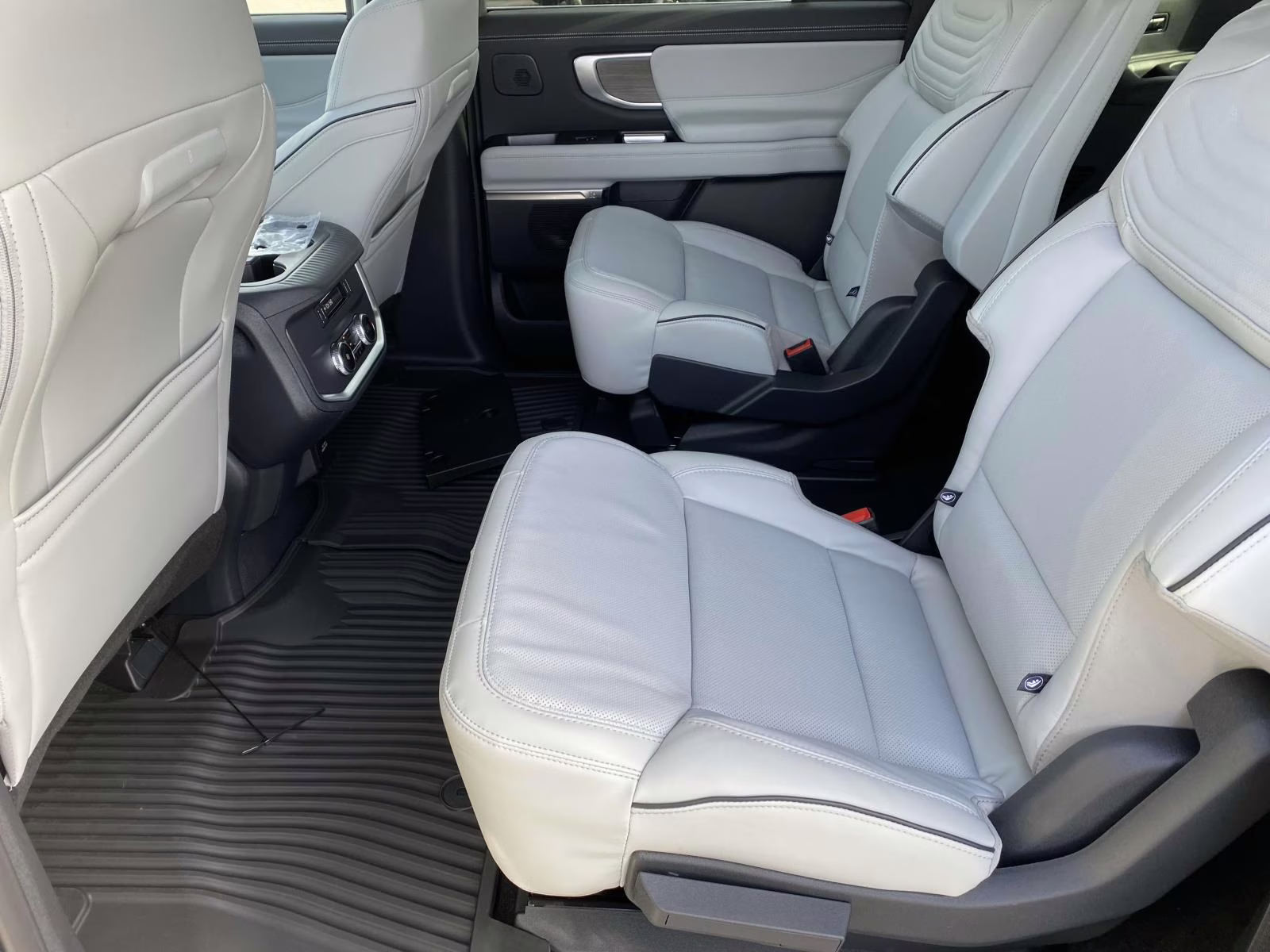 2026 White Metallic Ford Expedition Max Platinum 4X4 SUV