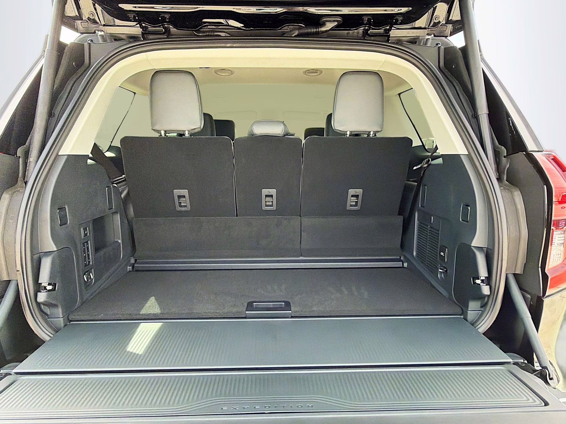 2026 Agate Black Metallic Ford Expedition Active RWD SUV