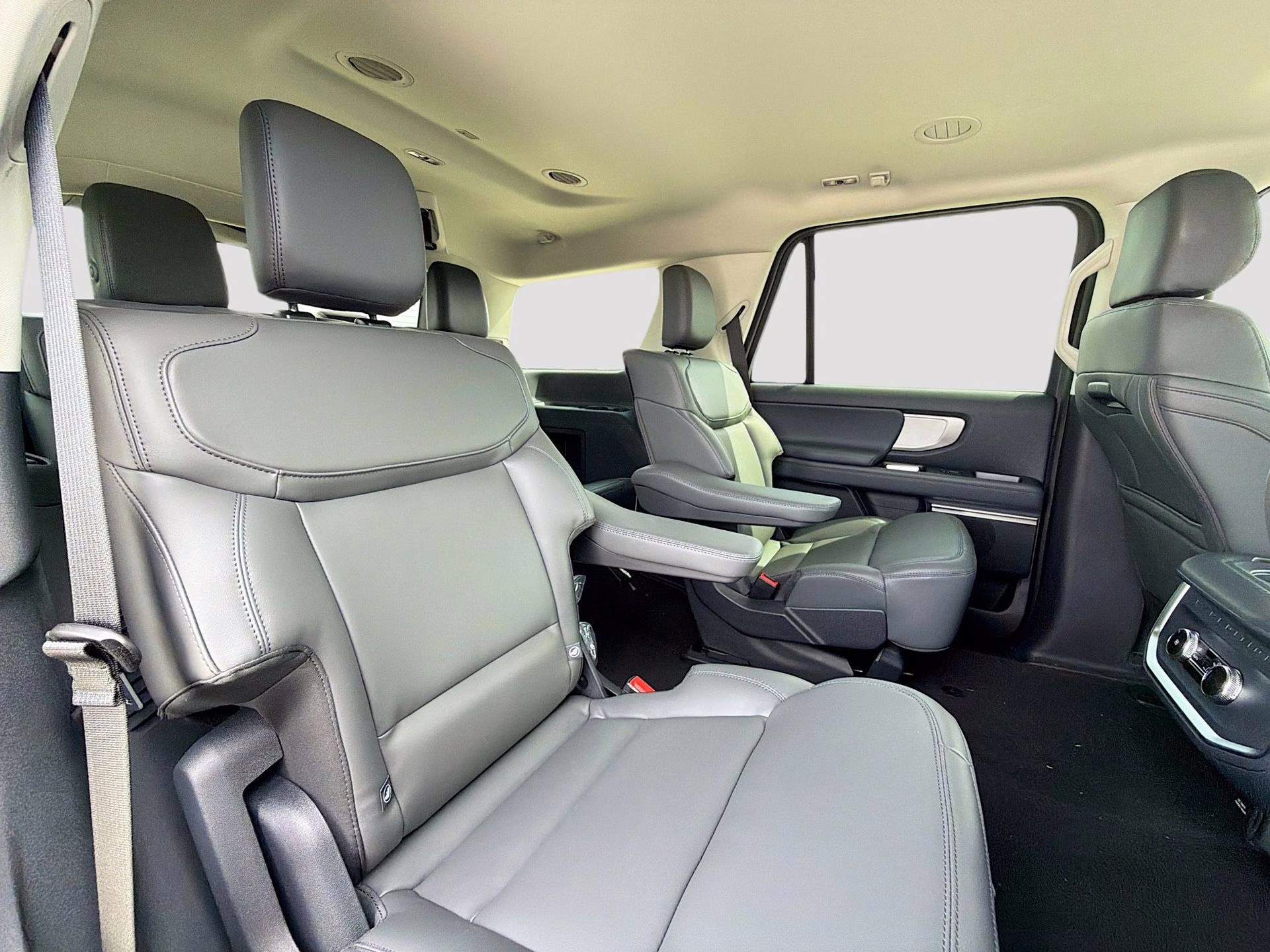 2026 Agate Black Metallic Ford Expedition Active RWD SUV