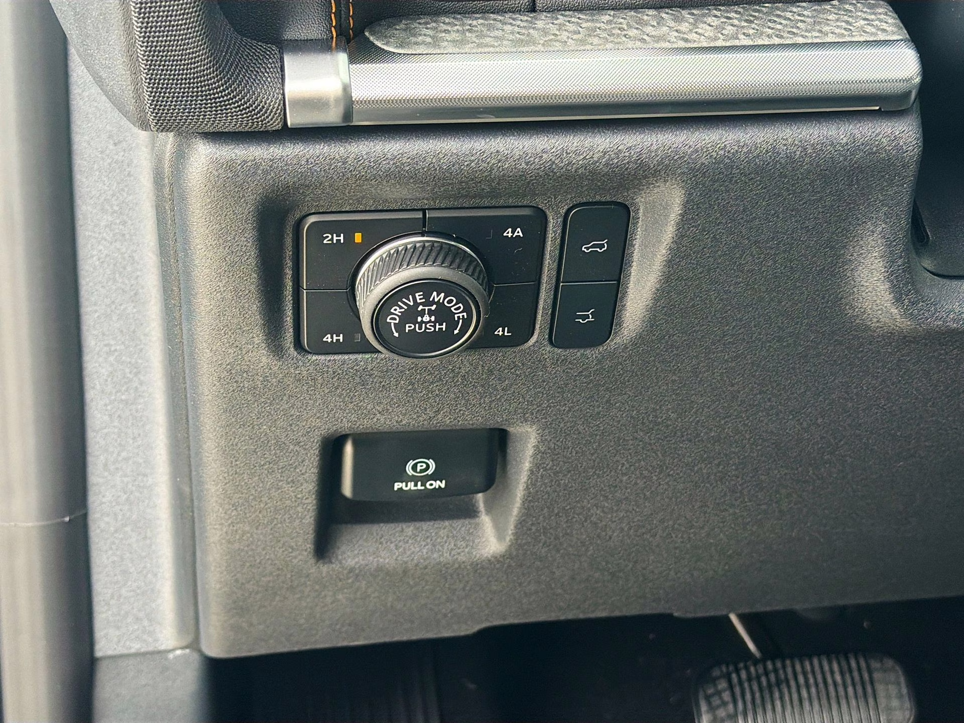 2026 Glacier Gray Metallic Tri-Coat Ford Expedition Tremor 4X4 SUV
