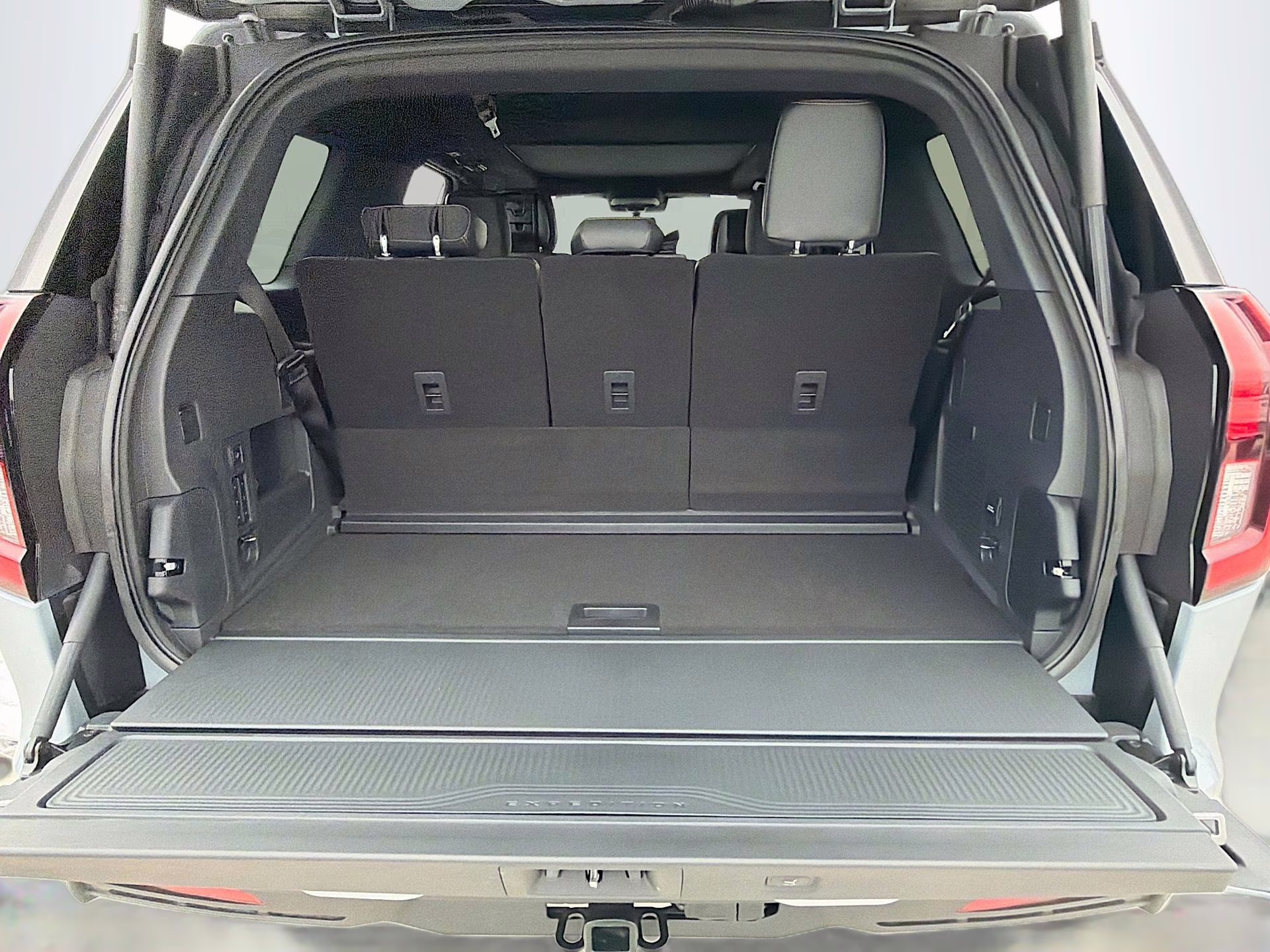 2026 Glacier Gray Metallic Tri-Coat Ford Expedition Tremor 4X4 SUV