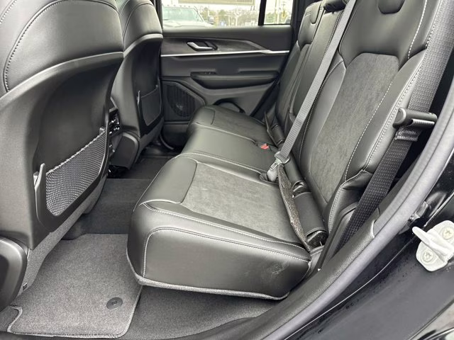 2026 Diamond Black Crystal Pearlcoat Jeep Grand Cherokee Laredo Altitude RWD SUV