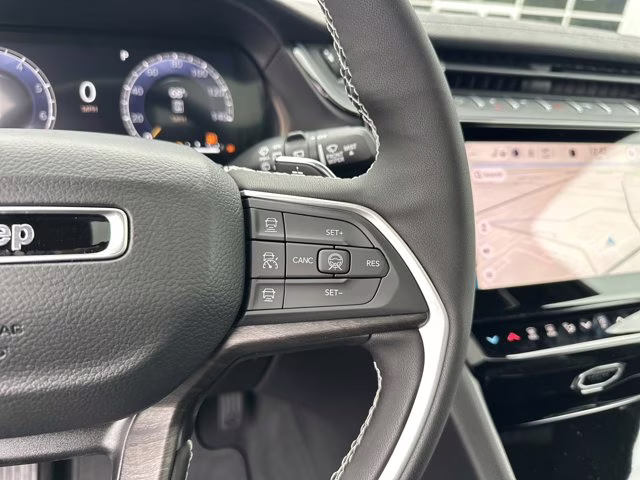 2026 Diamond Black Crystal Pearlcoat Jeep Grand Cherokee Laredo Altitude RWD SUV