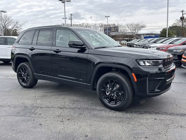 2026 Diamond Black Crystal Pearlcoat Jeep Grand Cherokee Laredo Altitude RWD SUV