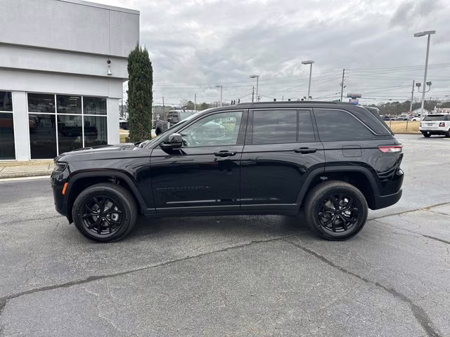 2026 Diamond Black Crystal Pearlcoat Jeep Grand Cherokee Laredo Altitude RWD SUV