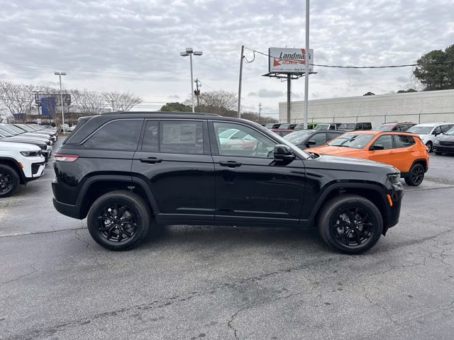 2026 Diamond Black Crystal Pearlcoat Jeep Grand Cherokee Laredo Altitude RWD SUV