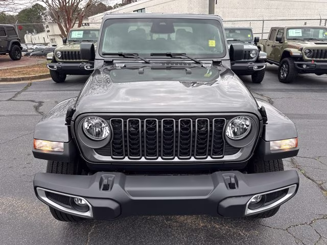 2026 Granite Crystal Metallic Clearcoat Jeep Gladiator Sahara 4X4 Truck