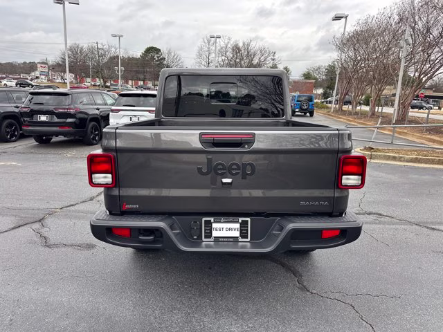 2026 Granite Crystal Metallic Clearcoat Jeep Gladiator Sahara 4X4 Truck