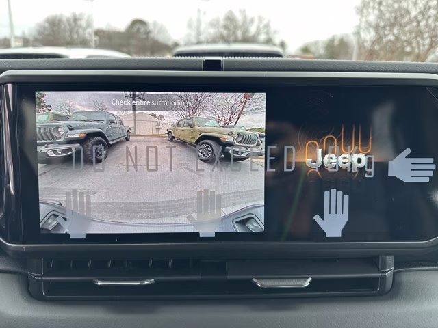 2026 Granite Crystal Metallic Clearcoat Jeep Gladiator Sahara 4X4 Truck