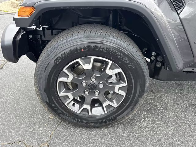 2026 Granite Crystal Metallic Clearcoat Jeep Gladiator Sahara 4X4 Truck