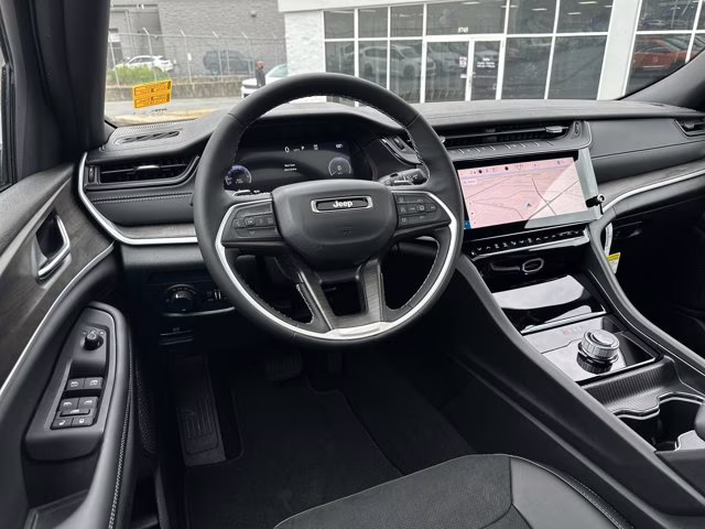 2026 Diamond Black Crystal Pearlcoat Jeep Grand Cherokee Laredo Altitude RWD SUV