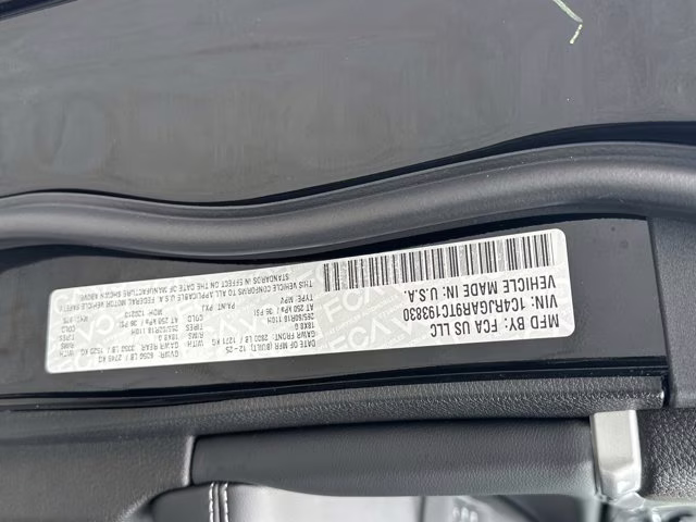 2026 Diamond Black Crystal Pearlcoat Jeep Grand Cherokee Laredo Altitude RWD SUV