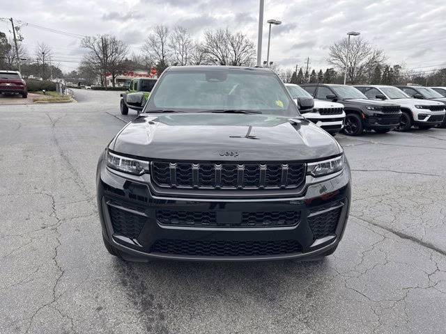 2026 Diamond Black Crystal Pearlcoat Jeep Grand Cherokee Laredo Altitude RWD SUV