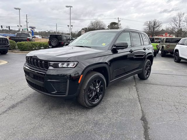 2026 Diamond Black Crystal Pearlcoat Jeep Grand Cherokee Laredo Altitude RWD SUV