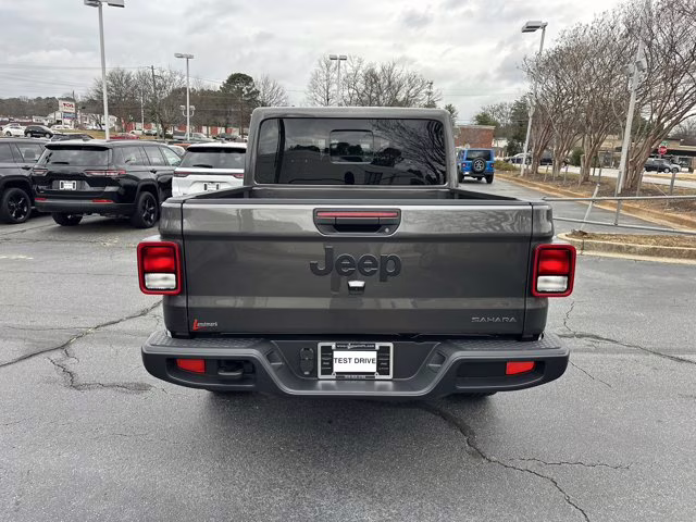 2026 Granite Crystal Metallic Clearcoat Jeep Gladiator Sahara 4X4 Truck