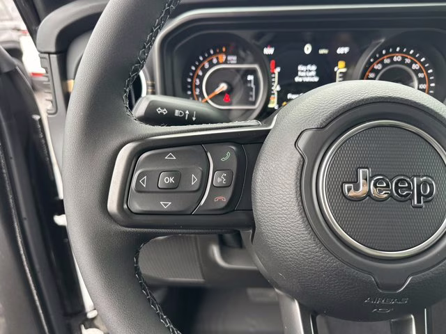 2026 Granite Crystal Metallic Clearcoat Jeep Gladiator Sahara 4X4 Truck