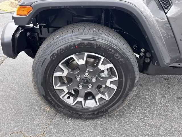 2026 Granite Crystal Metallic Clearcoat Jeep Gladiator Sahara 4X4 Truck