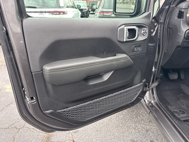 2026 Granite Crystal Metallic Clearcoat Jeep Gladiator Sahara 4X4 Truck