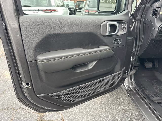 2026 Granite Crystal Metallic Clearcoat Jeep Gladiator Sahara 4X4 Truck