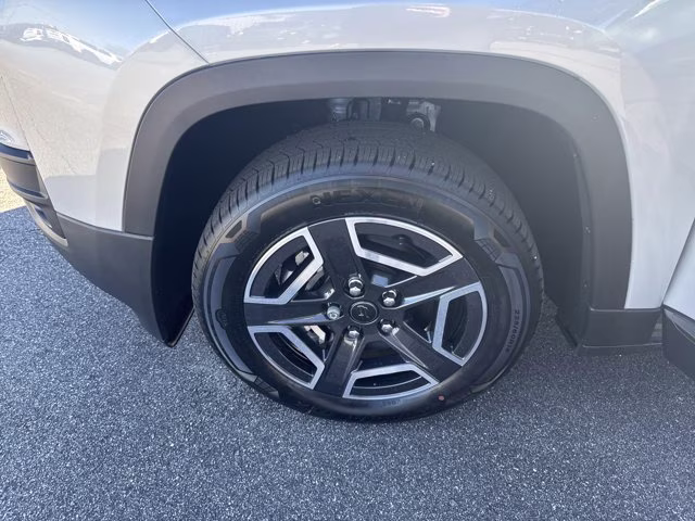 2026 Silver Zynith Clearcoat Jeep Cherokee Limited 4X4 SUV