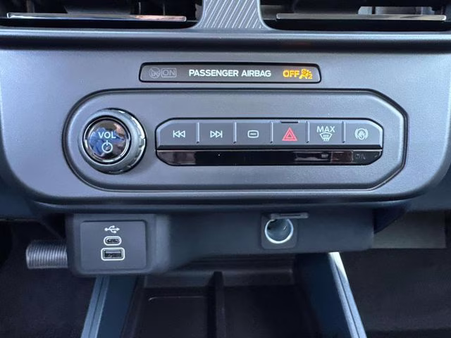 2026 Oxford White Ford Maverick XL AWD Truck