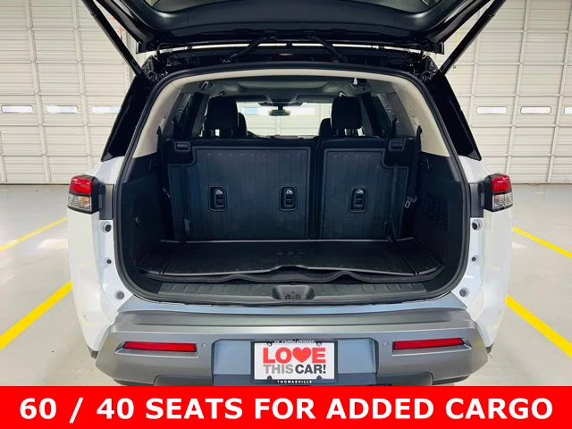 2026 Everest White Pearl/Black Nissan Pathfinder Platinum FWD SUV