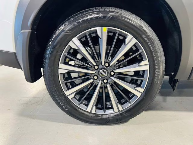 2026 Everest White Pearl/Black Nissan Pathfinder Platinum FWD SUV