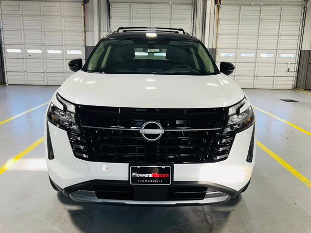 2026 Everest White Pearl/Black Nissan Pathfinder Platinum FWD SUV