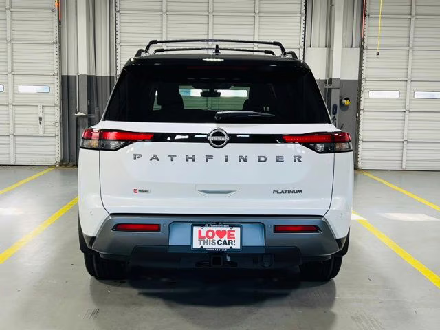 2026 Everest White Pearl/Black Nissan Pathfinder Platinum FWD SUV