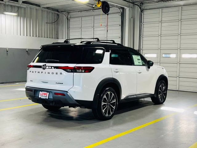 2026 Everest White Pearl/Black Nissan Pathfinder Platinum FWD SUV