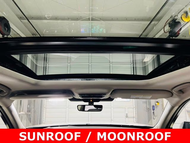 2026 Everest White Pearl/Black Nissan Pathfinder Platinum FWD SUV