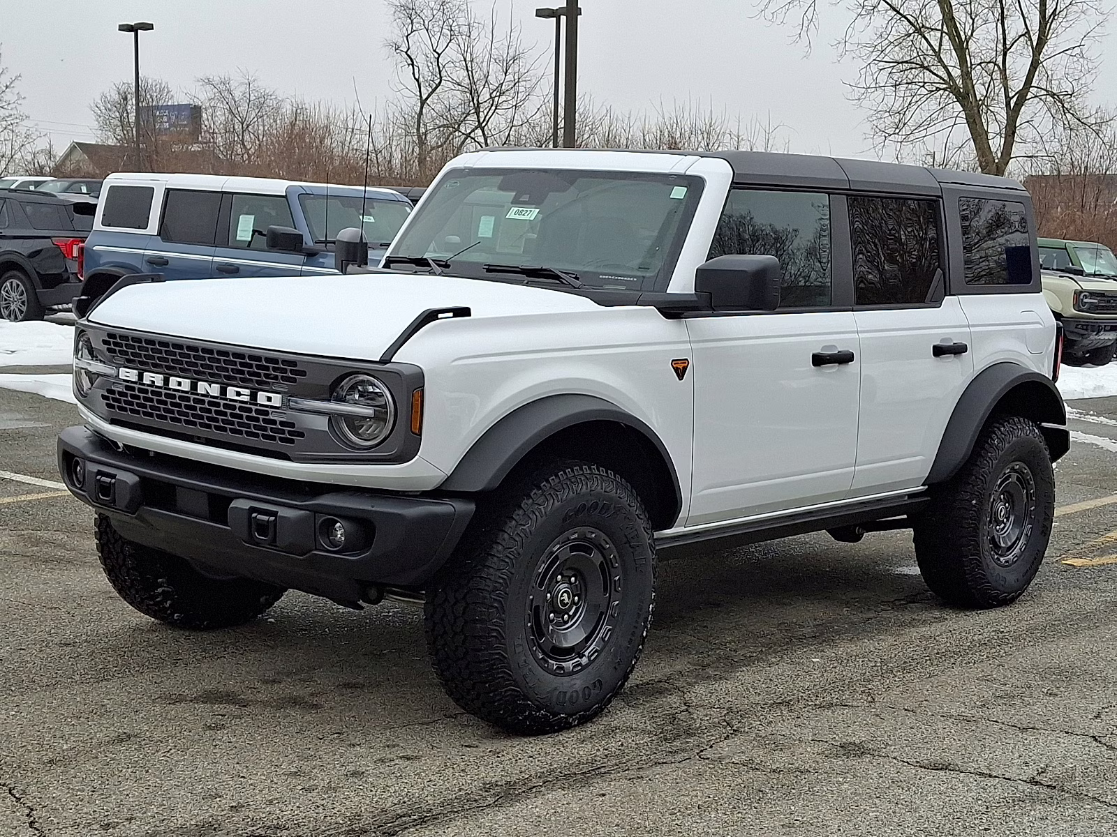 2025 Oxford White - YZ Ford Bronco Badlands 4X4