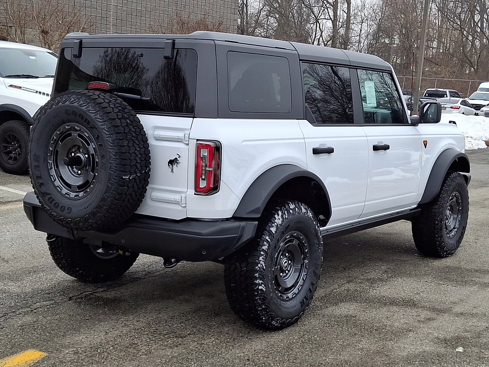 2025 Oxford White - YZ Ford Bronco Badlands 4X4