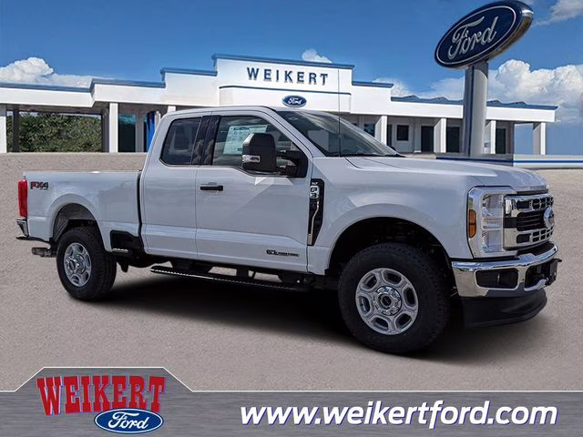 2026 Oxford White Ford Super Duty F-350 SRW XLT 4X4 Truck