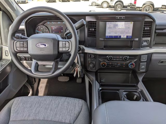 2026 Oxford White Ford Super Duty F-350 SRW XLT 4X4 Truck