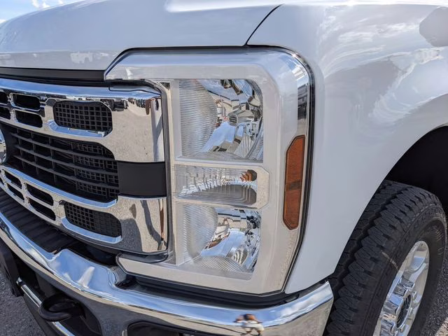 2026 Oxford White Ford Super Duty F-350 SRW XLT 4X4 Truck