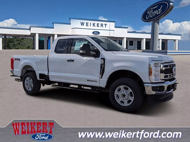 2026 Oxford White Ford Super Duty F-350 SRW XLT 4X4 Truck