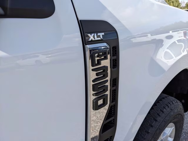 2026 Oxford White Ford Super Duty F-350 SRW XLT 4X4 Truck