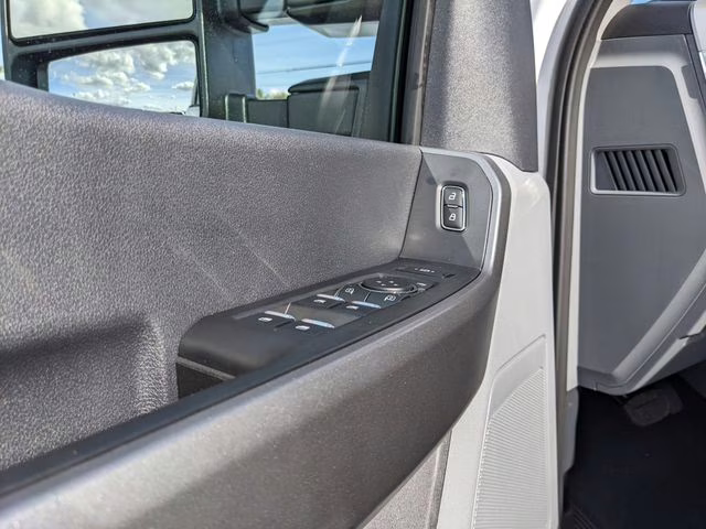2026 Oxford White Ford Super Duty F-350 SRW XLT 4X4 Truck