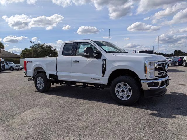 2026 Oxford White Ford Super Duty F-350 SRW XLT 4X4 Truck