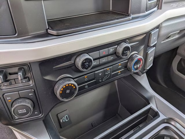 2026 Oxford White Ford Super Duty F-350 SRW XLT 4X4 Truck