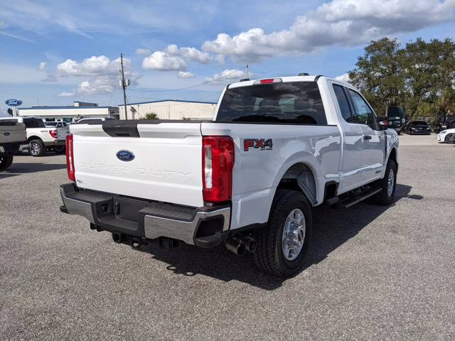2026 Oxford White Ford Super Duty F-350 SRW XLT 4X4 Truck