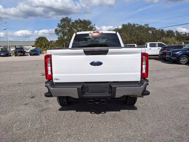 2026 Oxford White Ford Super Duty F-350 SRW XLT 4X4 Truck