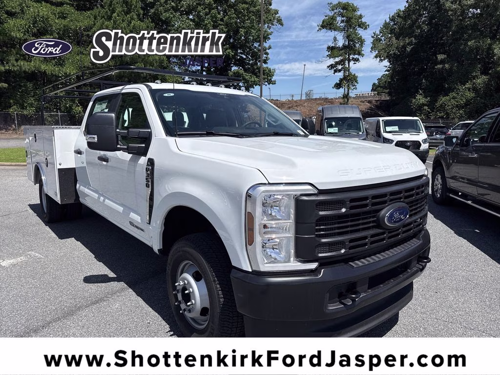 2026 Oxford White Ford Super Duty F-350 DRW XL 4X4 Chassis