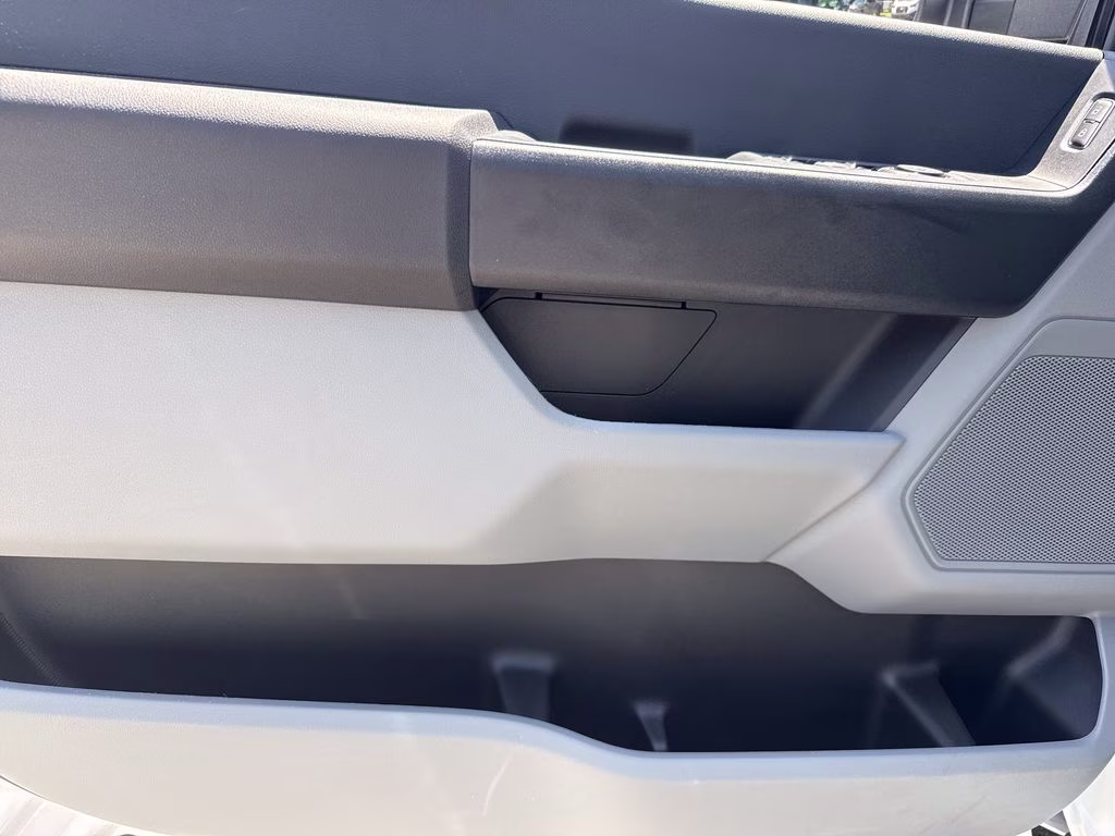 2026 Oxford White Ford Super Duty F-350 DRW XL 4X4 Chassis