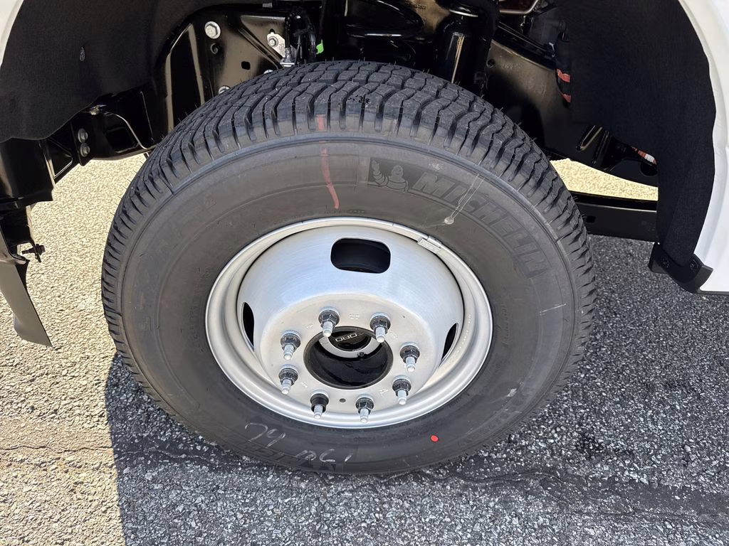 2026 Oxford White Ford Super Duty F-350 DRW XL 4X4 Chassis